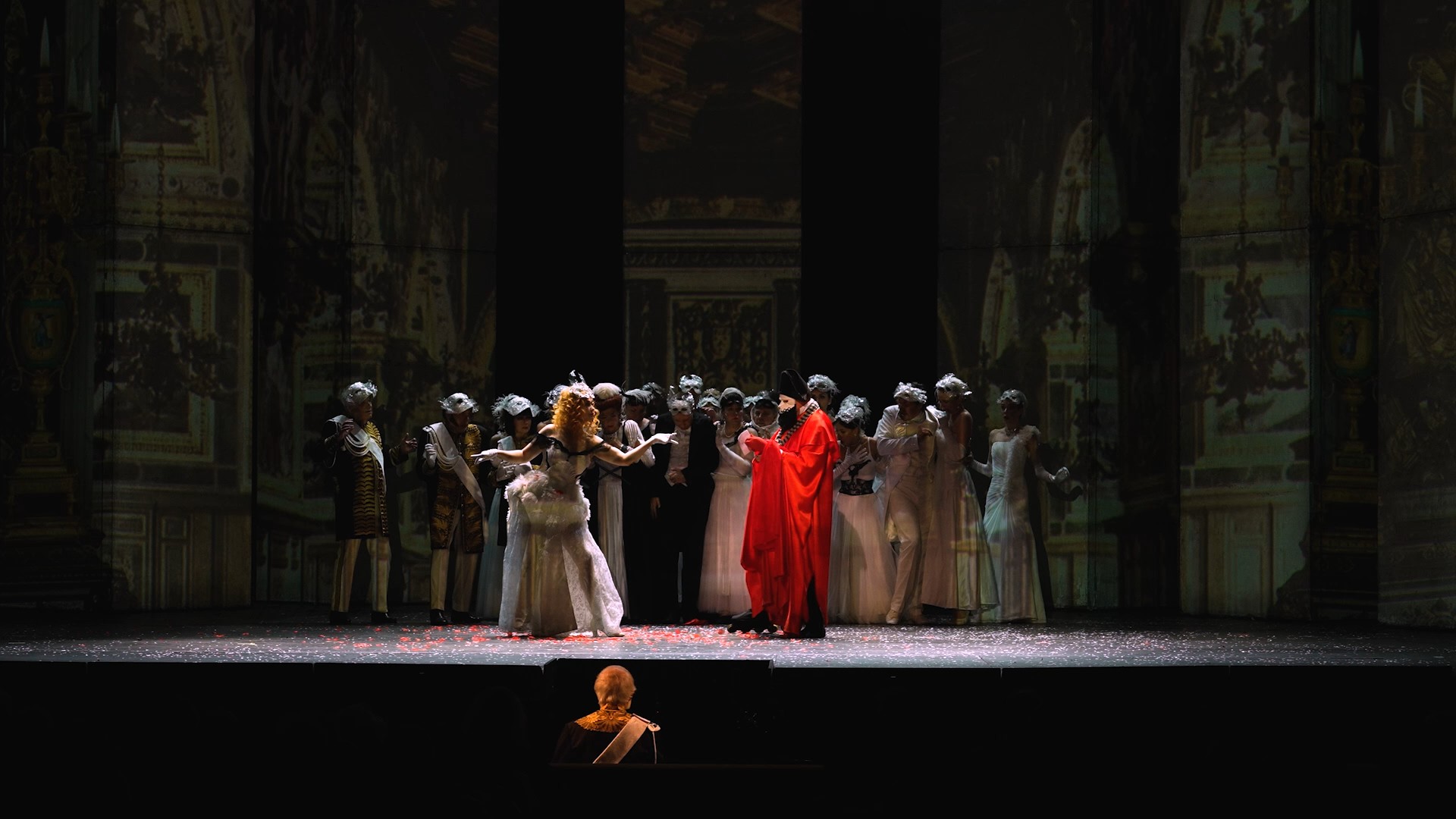 Альтернатива комедиям: подборка спектаклей для новогодних вечеров