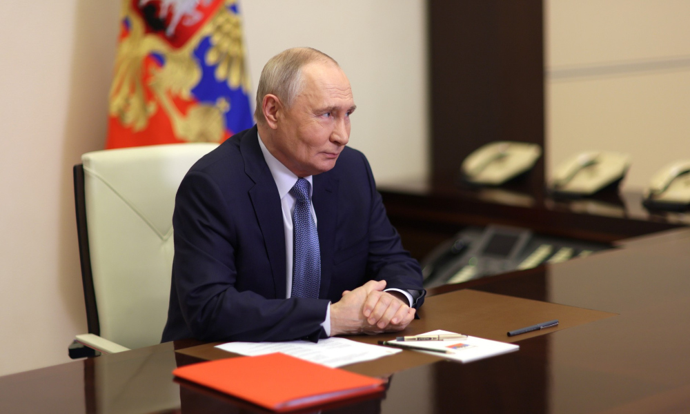 Путин поручил правительству и ФСБ обеспечить работу «важнейших сервисов» при ограничениях интернета