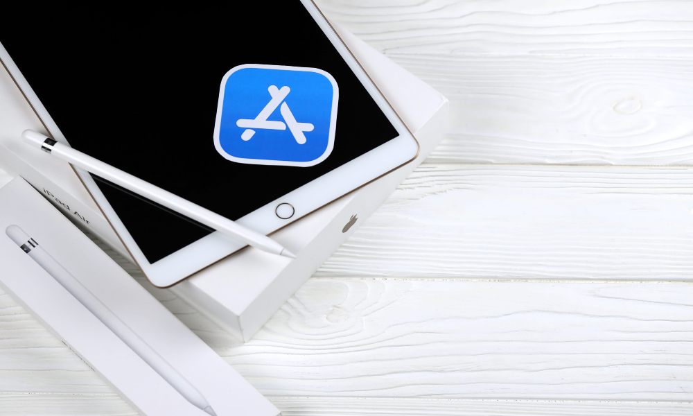 Минцифры назвало политически мотивированным решение удалить сервисы VK из AppStore